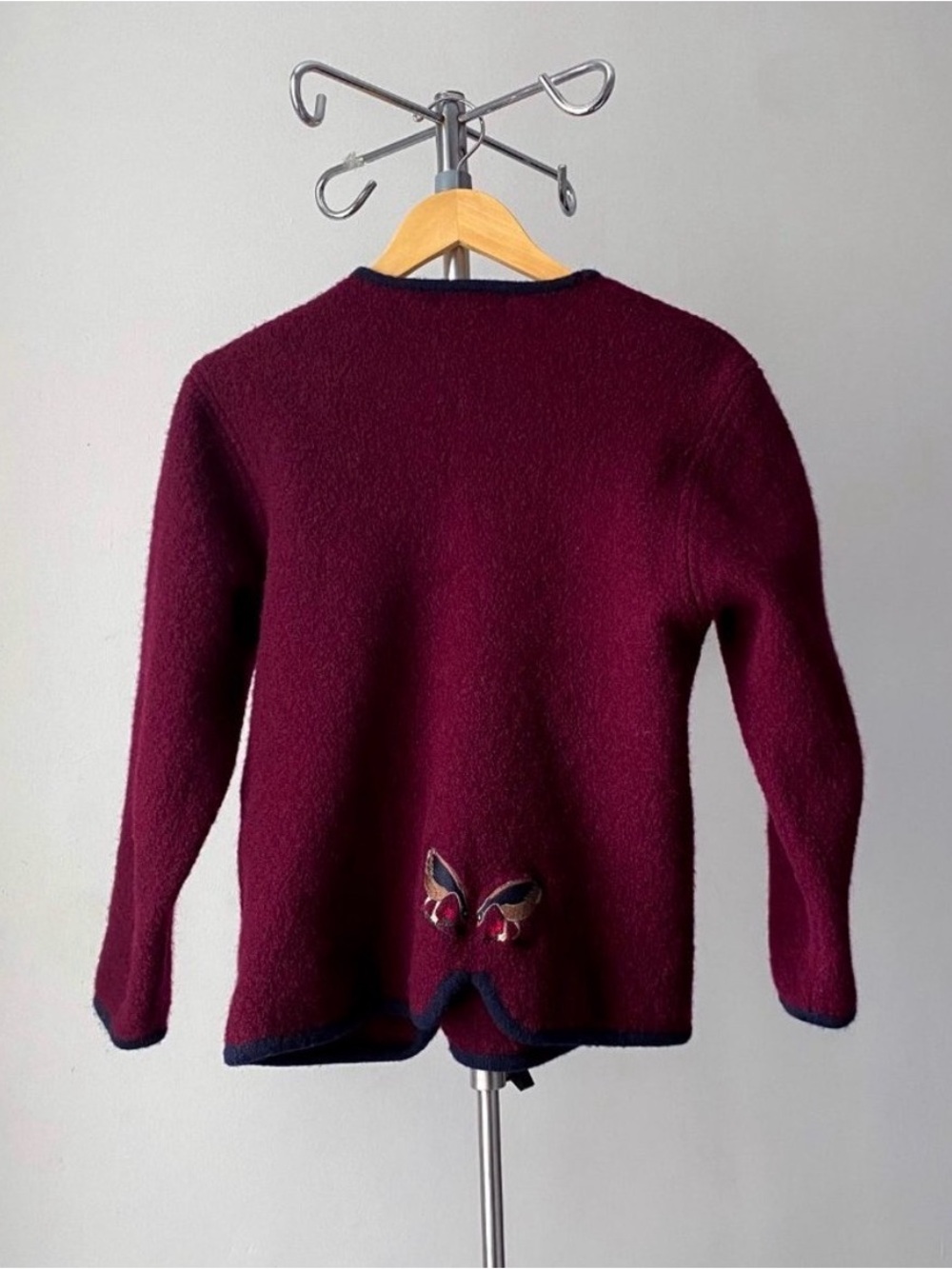 90s Vintage Navy & Burgundy Wool Cardigan with Quirky Embroidered Ducks - Picture 2 of 7